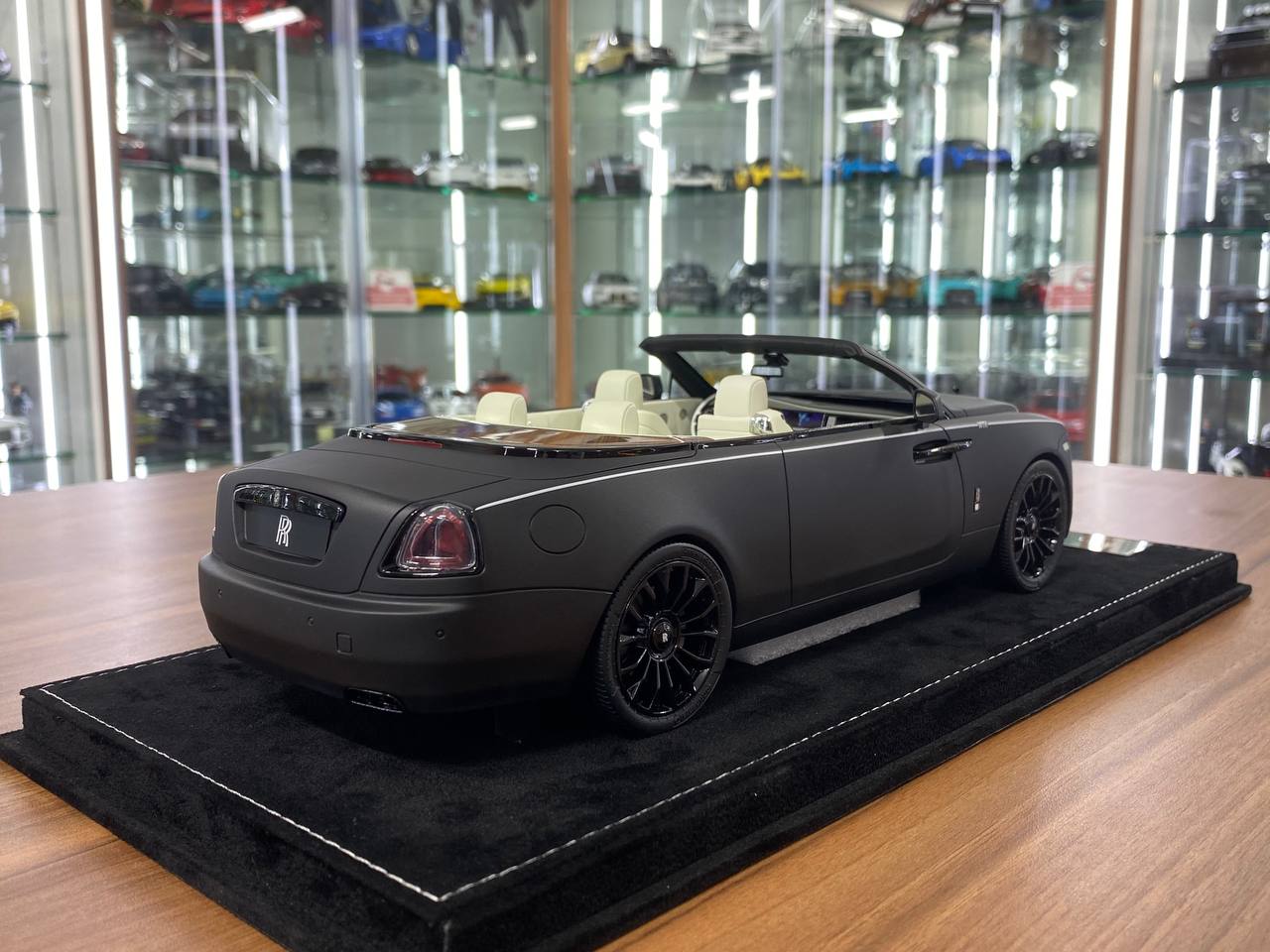 1/18 Resin Model – Rolls Royce Dawn | H&H |Matt Black