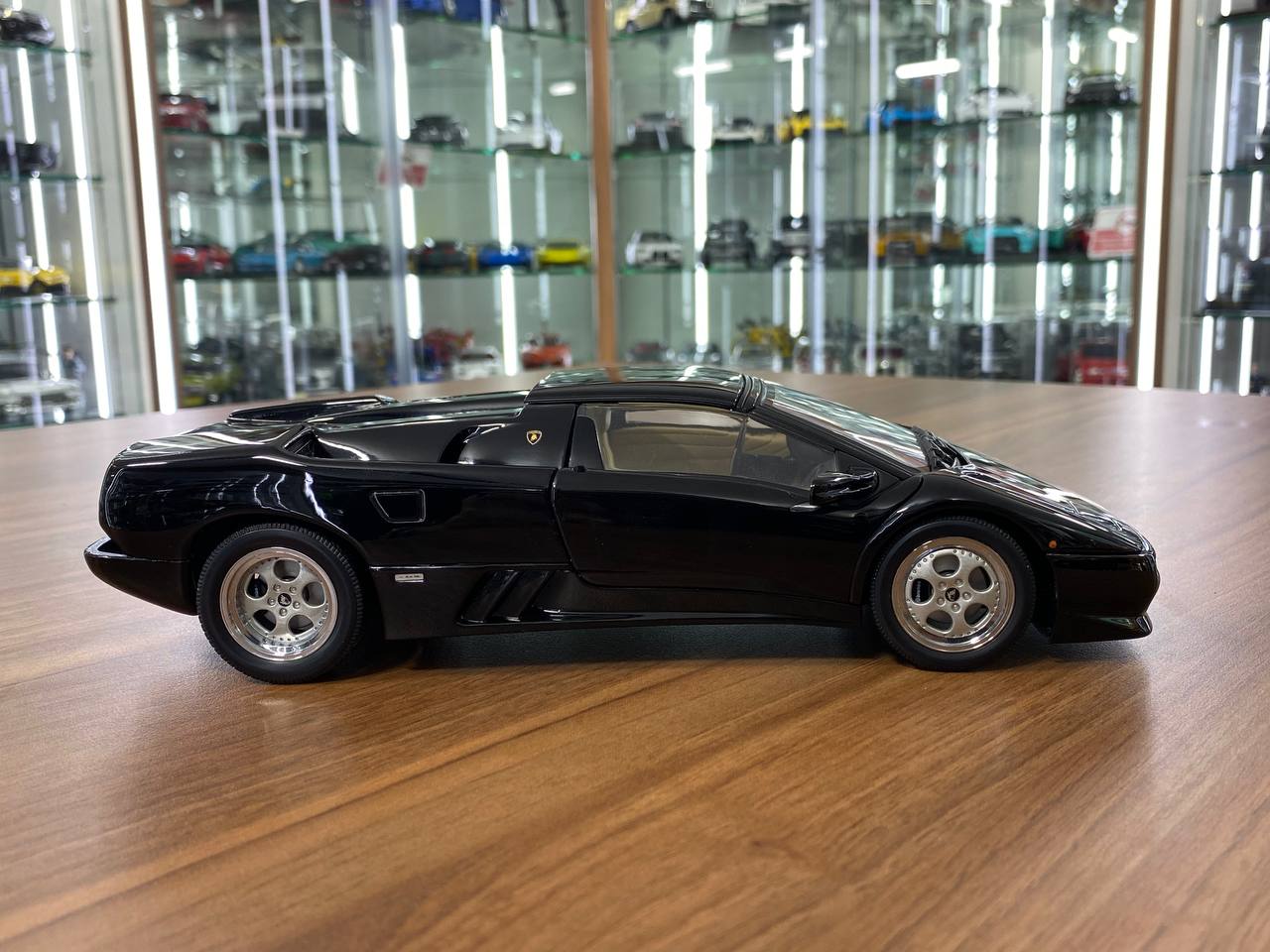1/18 Diecast Metal Model – Lamborghini Diablo Roadster | AUTOart Performance | Full Opening | Black