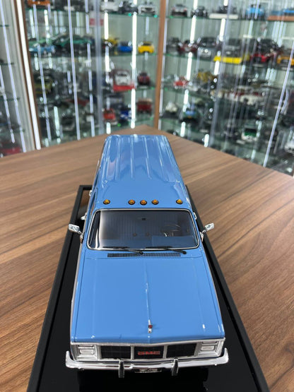 1:18 GMC Suburban 2500 (1986) – Sky Blue – Resin by Old School Models – Limited 100 pcs