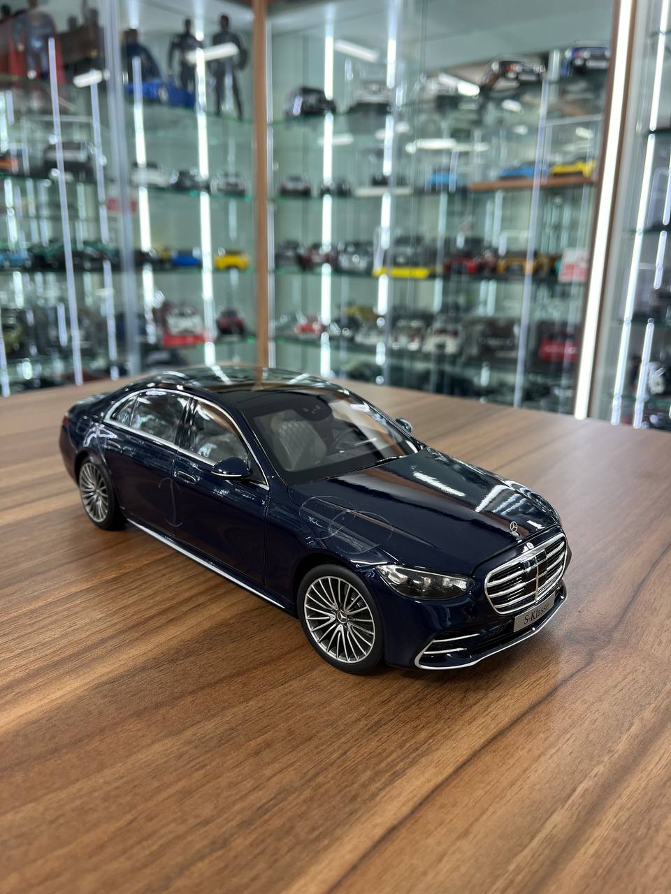 1:18 Diecast Norev Mercedes-Benz S-Class | Metallic Blue | Full Opening