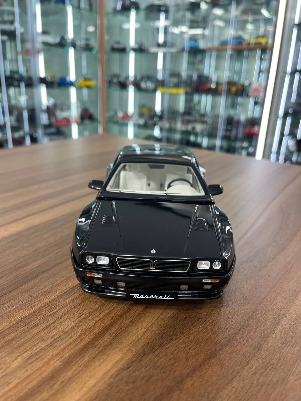 1:18 Resin Maserati Shamal 1989 – Black | LS Collectibles