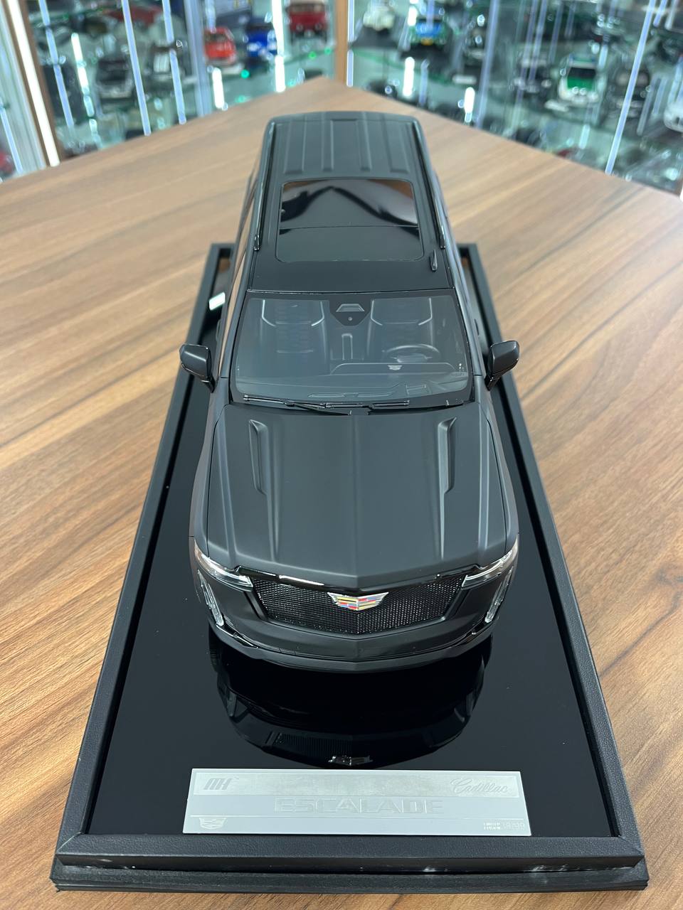 1/18 MotorHelix Cadillac Escalade Matte Black – Resin Model (Limited to 99 pcs)