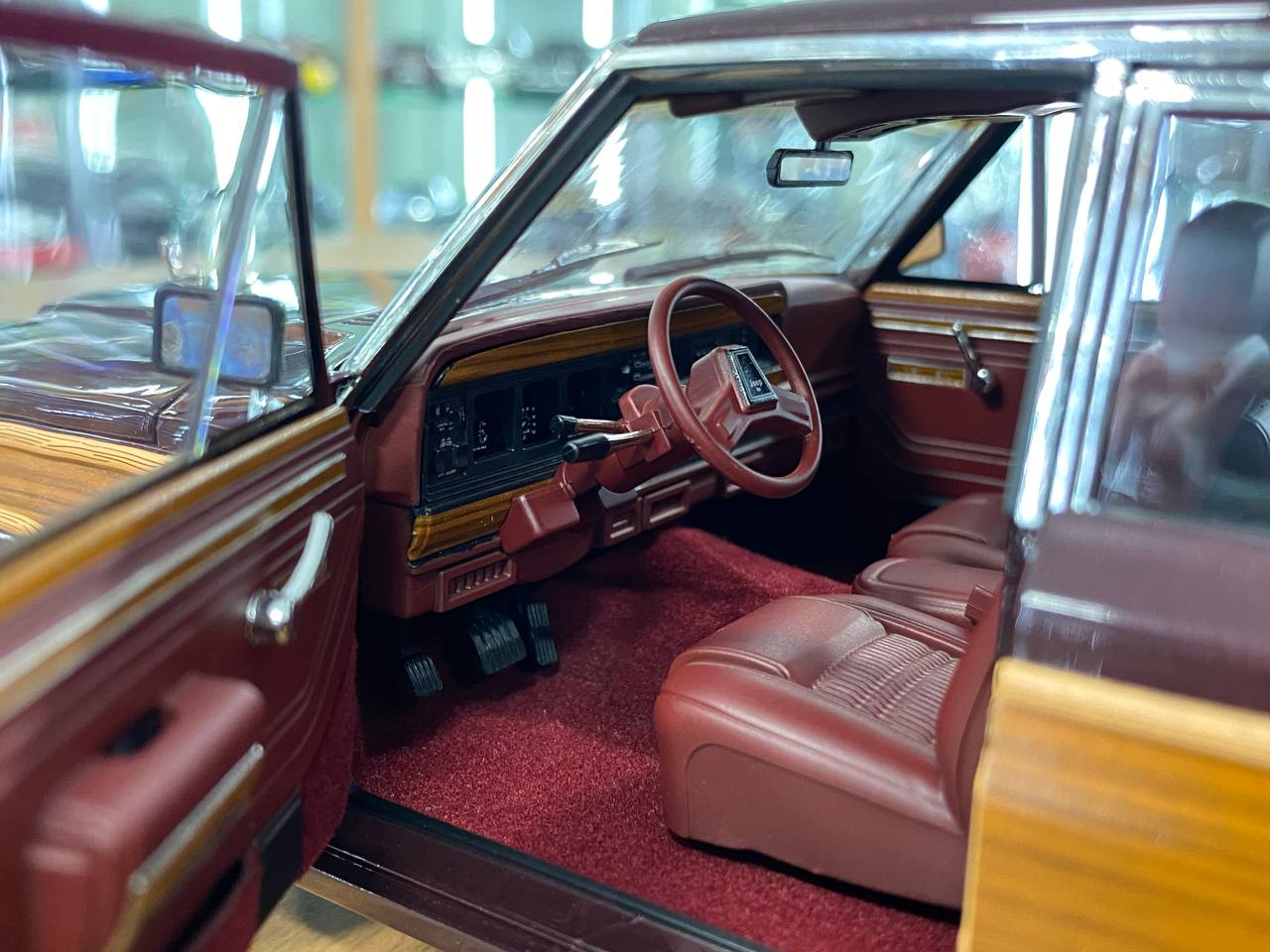 1/18 Diecast Jeep Grand Wagoneer 1991 Black Cherry | DD Model | Full Openings