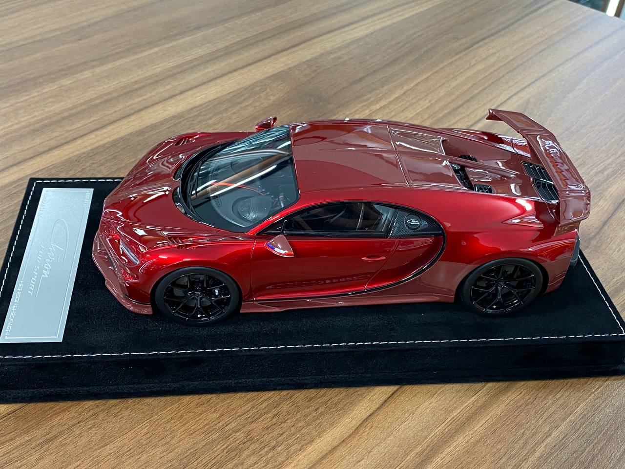 1/18 H&H Bugatti Chiron Pur Sport Pearl Red Carbon Fiber | Resin | Limited 30 pcs