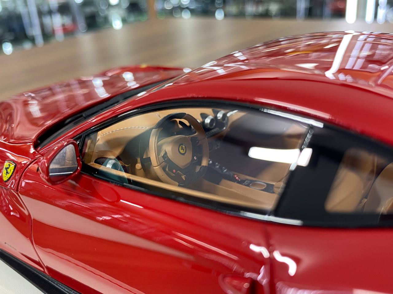 1/18 Resin( Hood Opens ) Runner Ferrari F12 Berlinetta DMC Limited 99 pcs Red