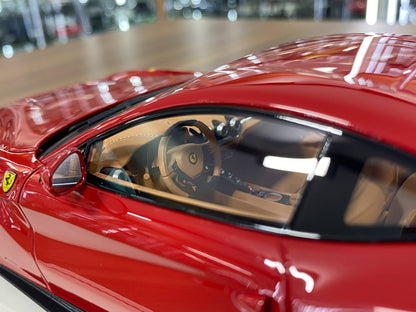 1/18 Resin( Hood Opens ) Runner Ferrari F12 Berlinetta DMC Limited 99 pcs Red