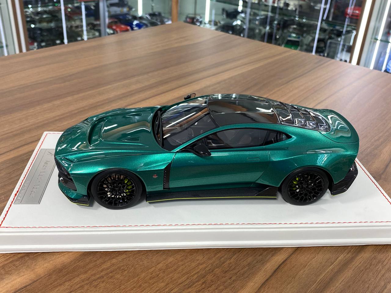 1/18 Resin Aston Martin Valour by Runner Limited 50 pcs Racing Green