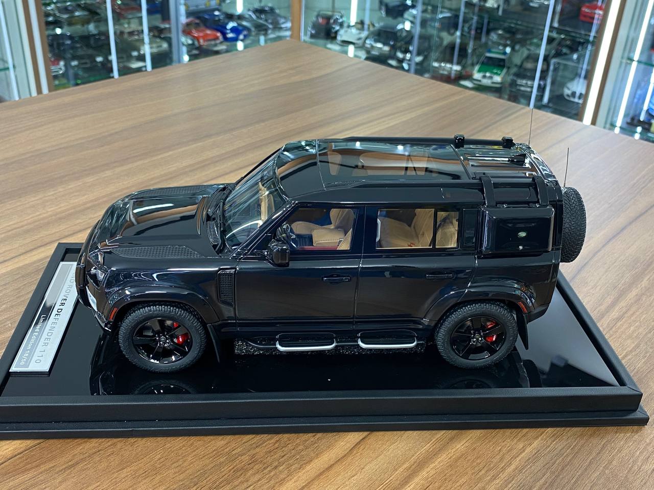 1/18 Resin MotorHelix Land Rover Defender 110 SHEIKH MOHAMMED EDITION Black ( UAE plate )  Limited 50 pcs