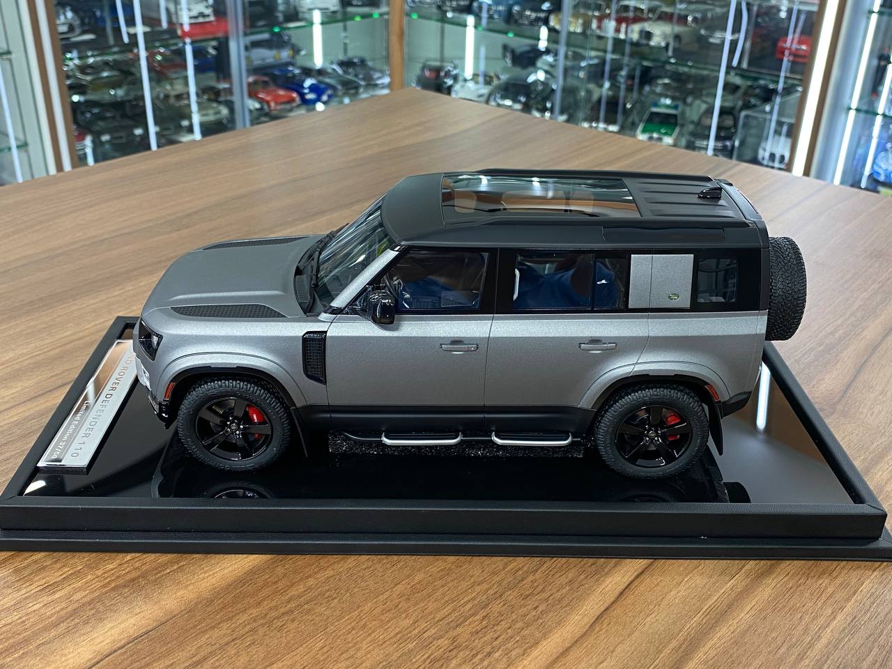 1/18 Resin MotorHelix Land Rover Defender 110 Matt Grey  Limited 50 pcs