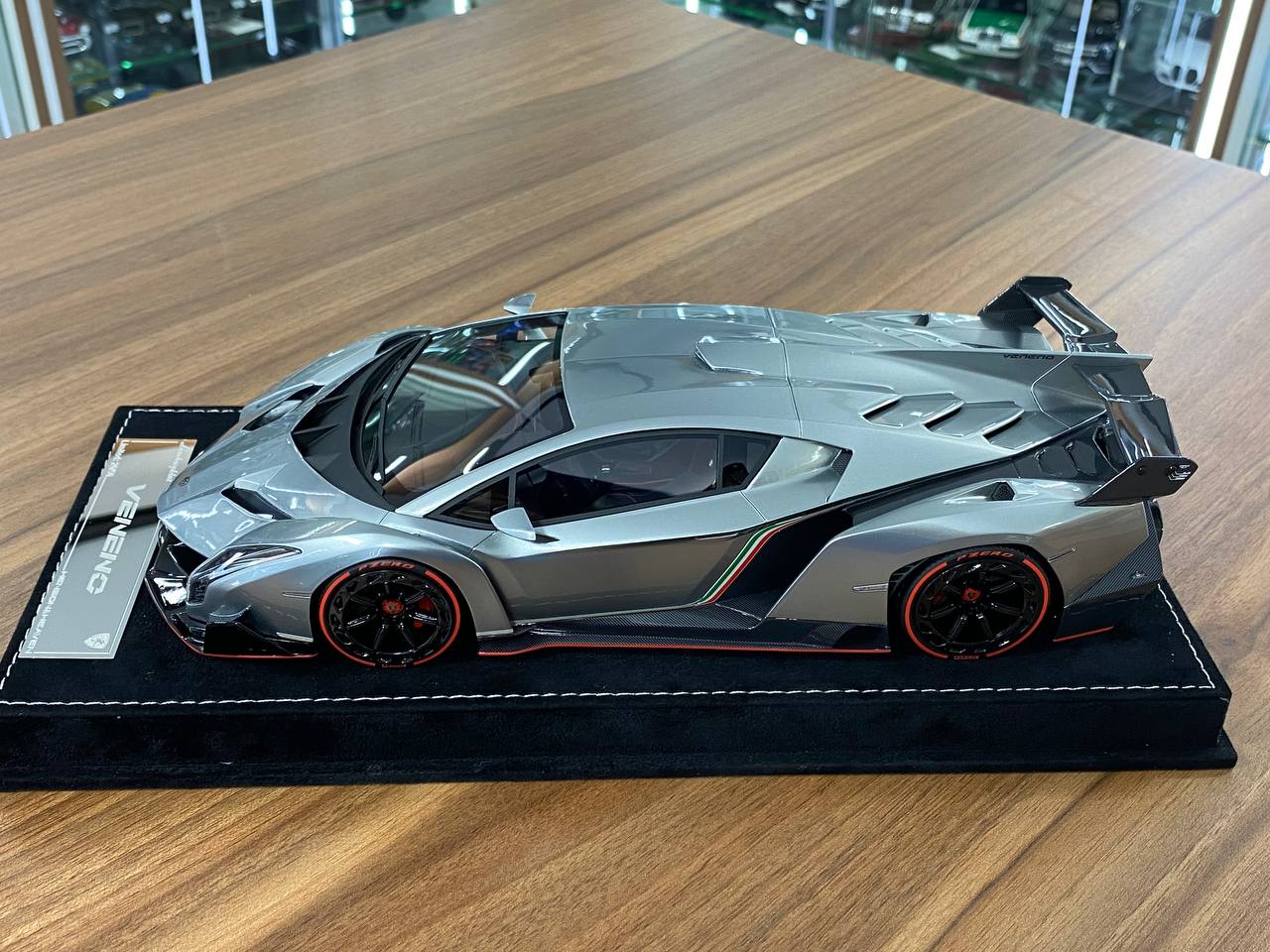 1/18 Resin Model H & H Lamborghini VENENO in Grigio Metalluro Silver - Limited 50 pcs