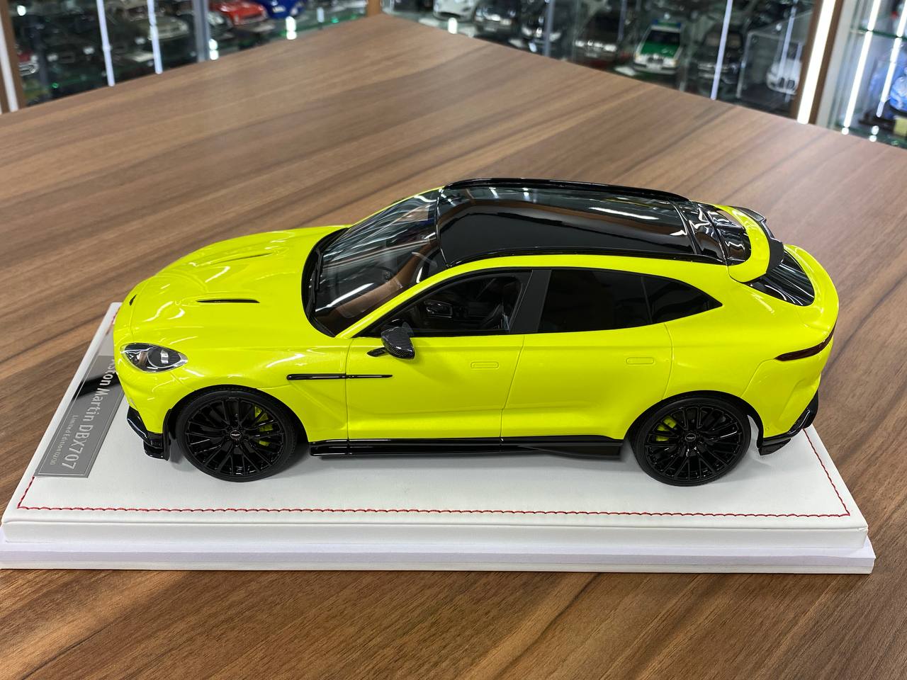 1/18 Resin IVY Model Aston Martin DBX707 Lime Essence Limited 30 pcs