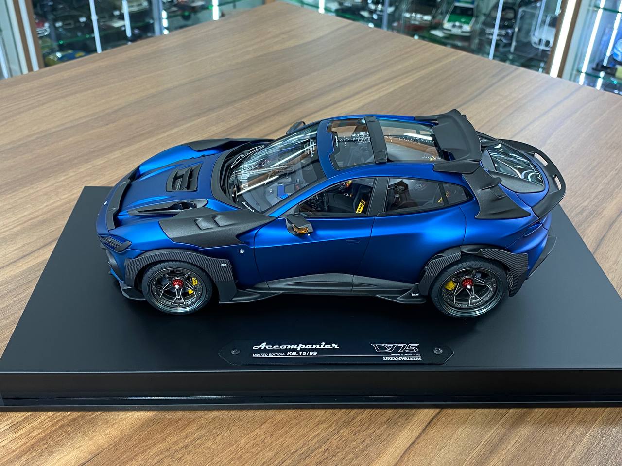 1/18 Resin Dream Walkers  Accompanier D775 in Matt Klein blue / black lining  Limited 15/99