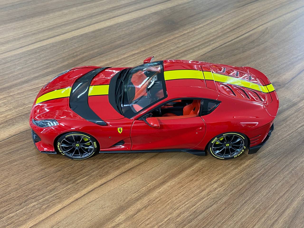 1/18 Diecast Full opening Bburago Signature Series  Ferrari 812 Competizione Red / Yellow stripe