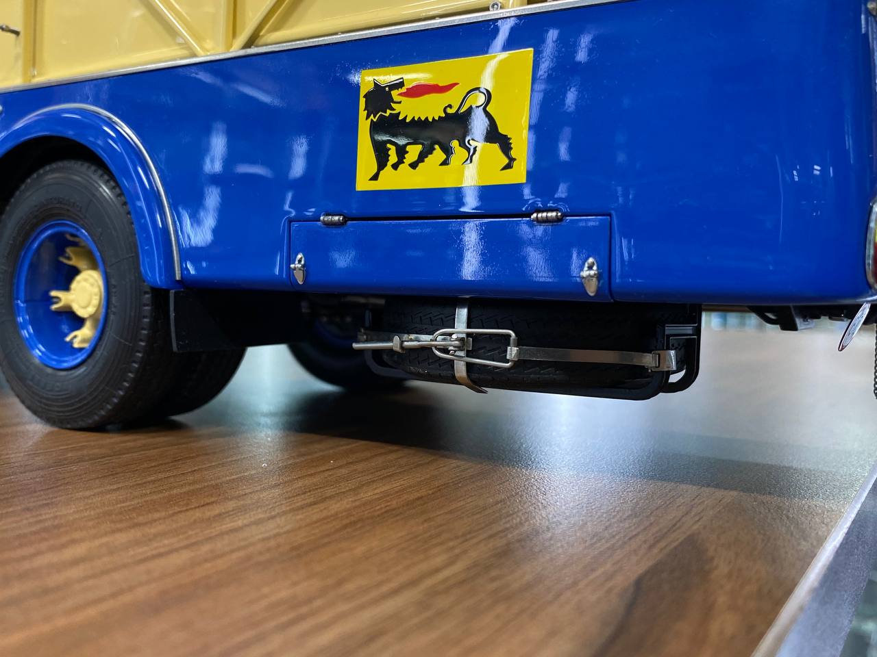 CMC Fiat 642 RN2 Bartoletti, 1957 Maserati Renntransporter [ 1/18 Diecast, Blue/ Yellow]