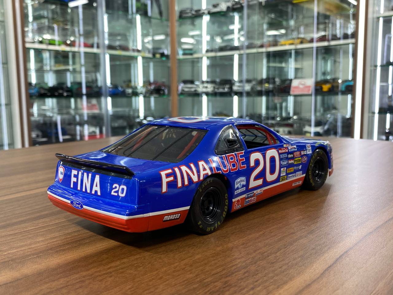 1/18 Diecast Ford Thunderbird Blue Ertl Collectibles Scale Model Car
