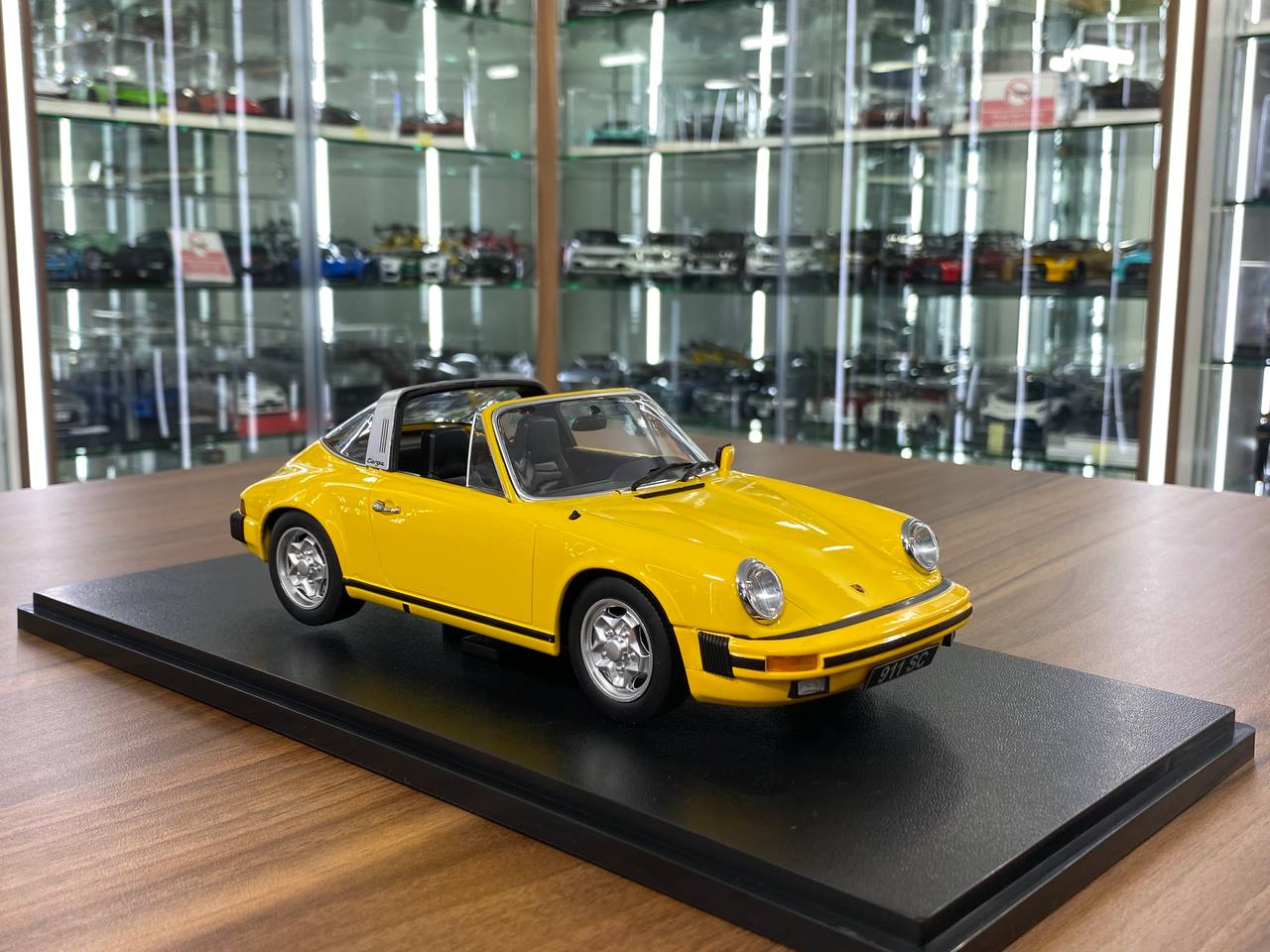 1/18 Porsche 911 SC Targa 1978 Yellow - KK Models