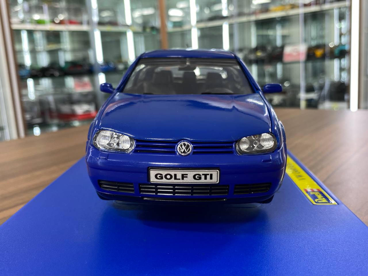 1/18 Diecast Volkswagen Golf GTI 1998 Blue Revell