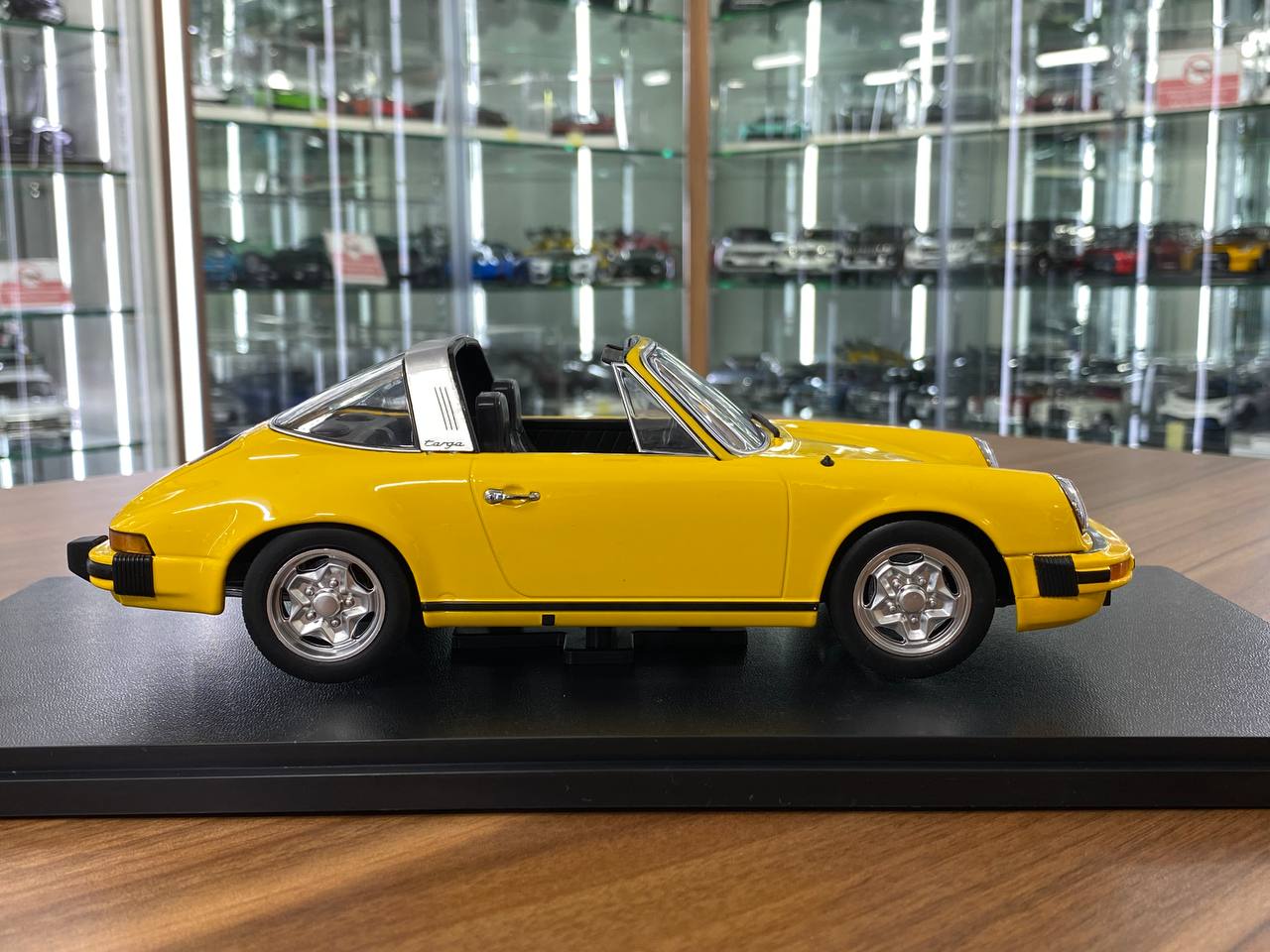 1/18 Porsche 911 SC Targa 1978 Yellow - KK Models