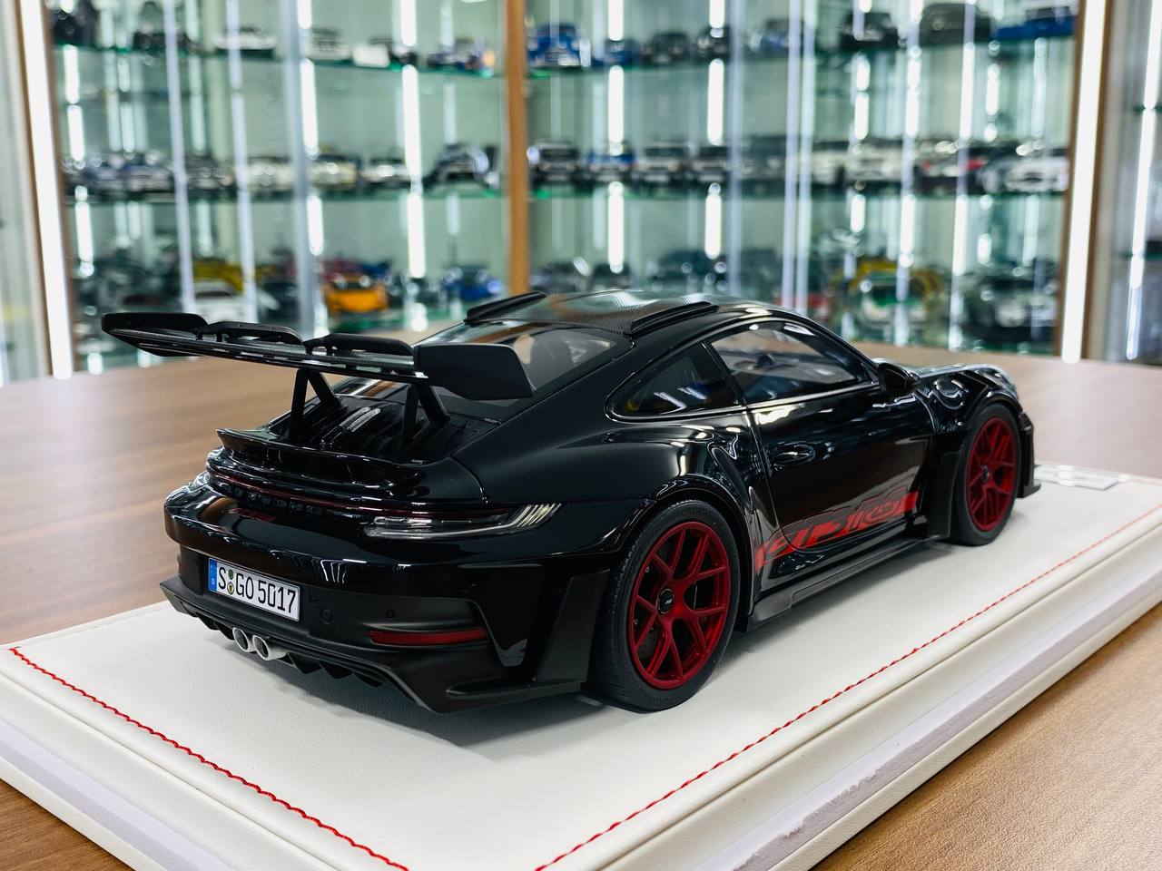 Ivy Model 1/18 Porsche 911 992 GT3 RS Weissach – Matt Black/Red Wheels, Limited to 25 Pcs