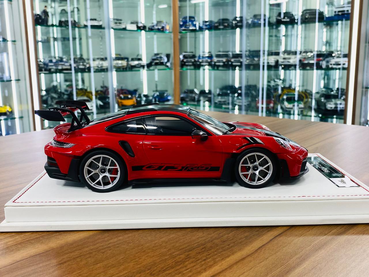 Ivy Model 1/18 Porsche 911 992 GT3 RS Weissach – Guards Red, Limited to 22