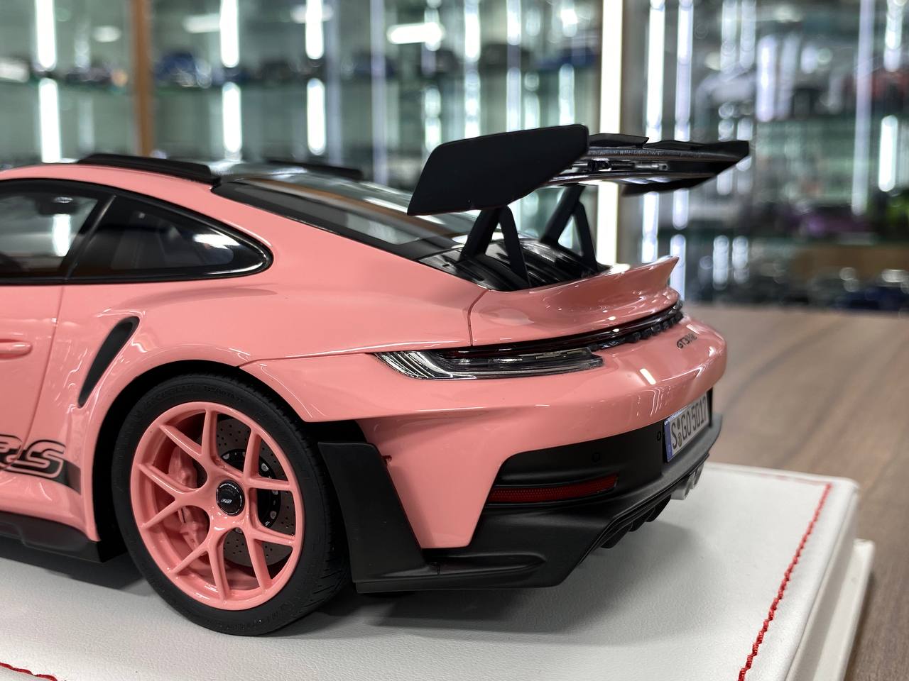 Ivy Model 1/18 Porsche 911 992 GT3 RS Weissach – Pink Sakura, Limited to 25 pcs.