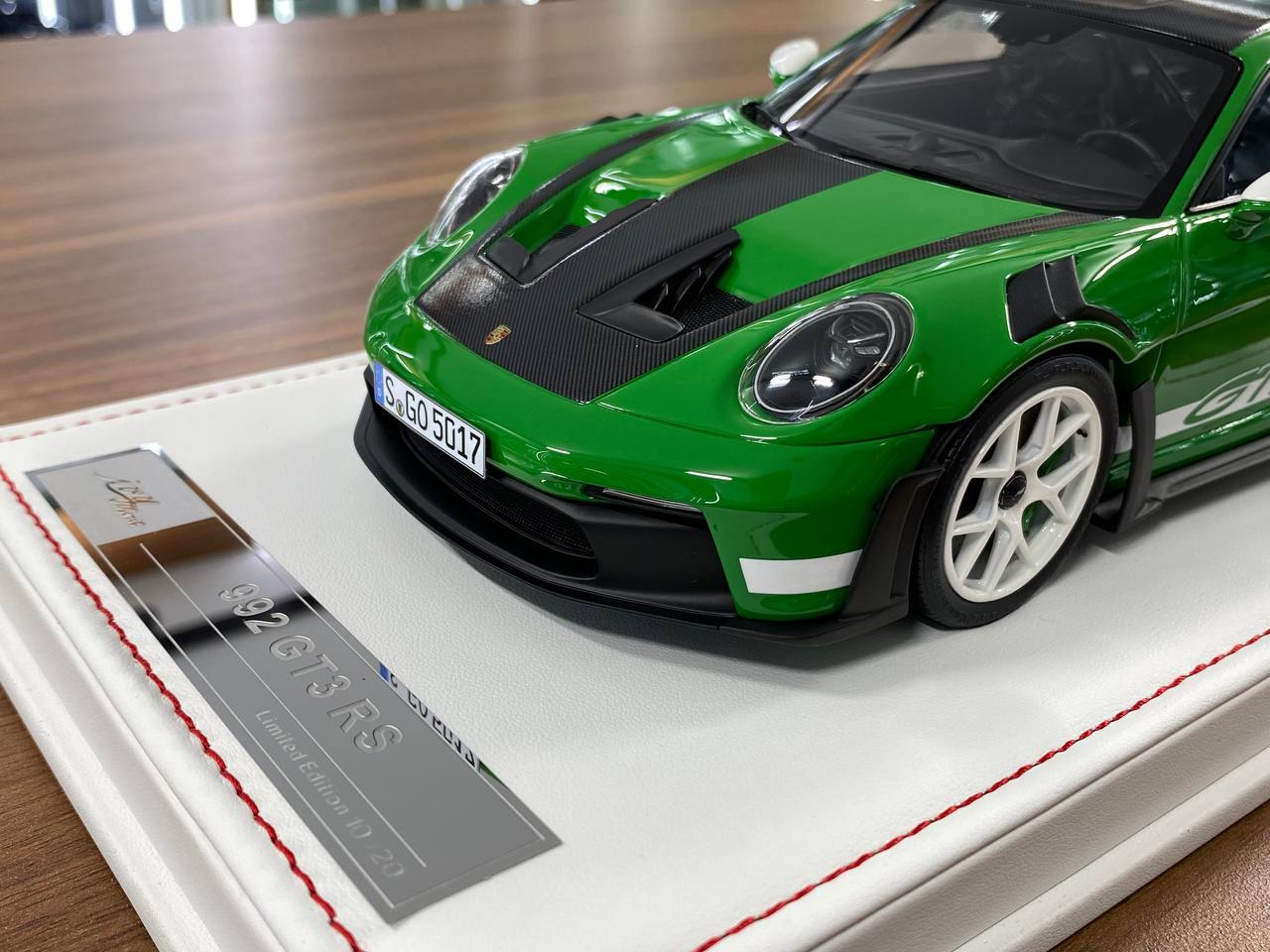 Ivy Model 1/18 Porsche 911 992 GT3 RS Weissach – Python Green with White Wheels, Limited to 20 Pcs