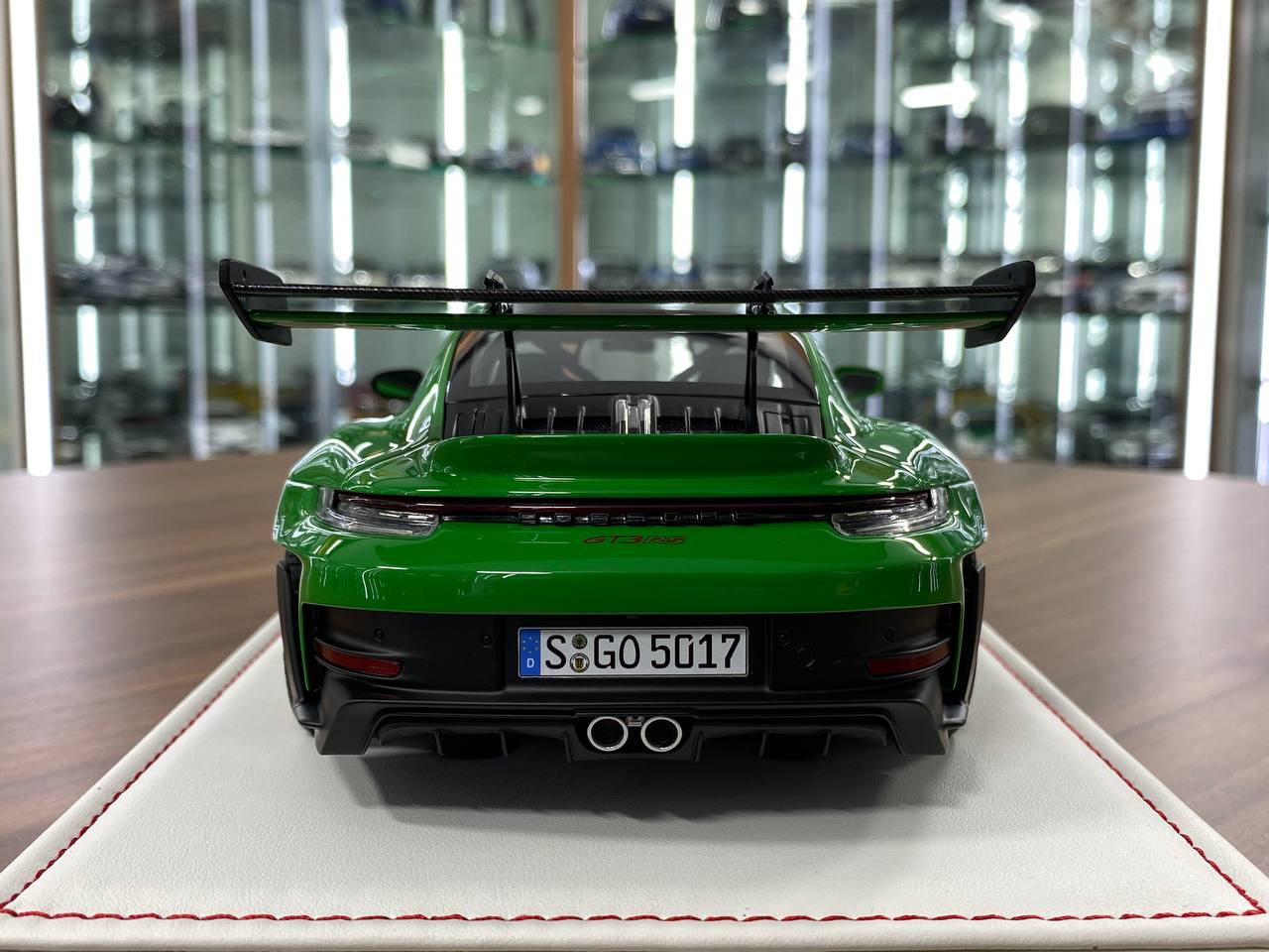 Ivy Model 1/18 Porsche 911 992 GT3 RS Weissach – Python Green with Red Wheels, Limited to 20 pcs.