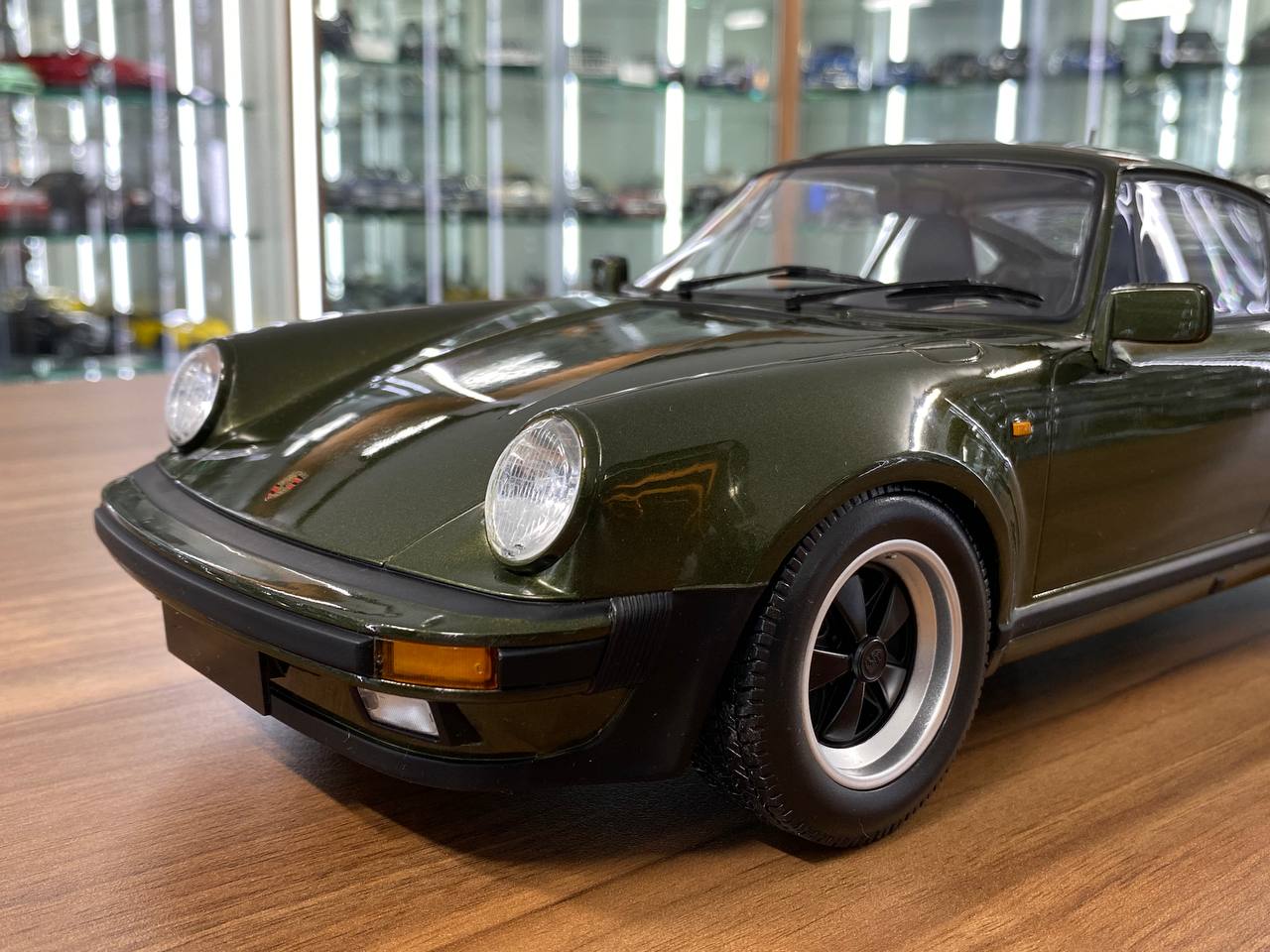 1/12 Diecast Model – Porsche 911 Turbo (1977) Olive by Minichamps