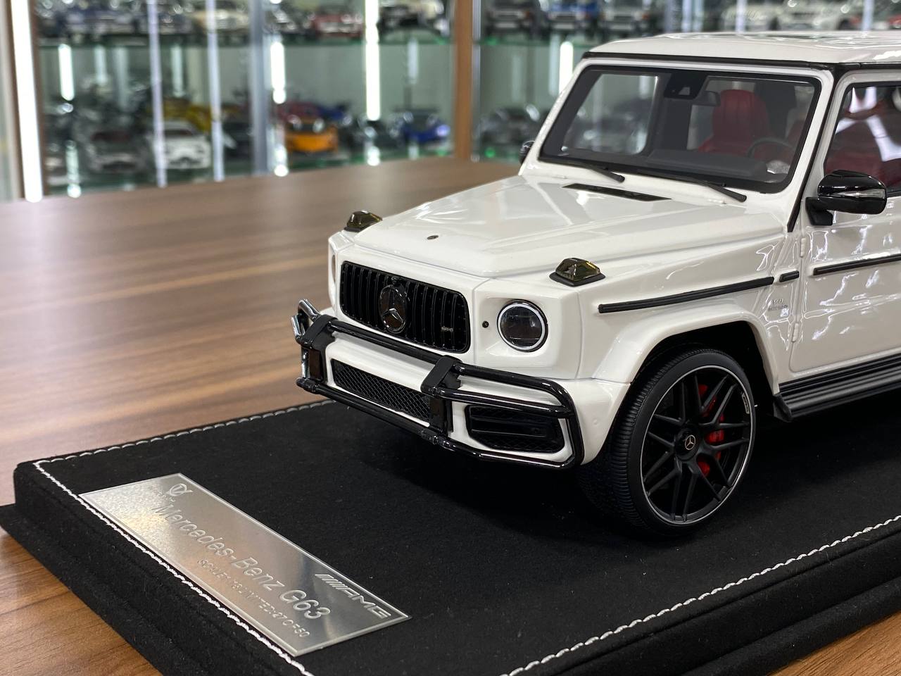 1/18 Resin Model - Mercedes-Benz AMG G63 with Removable Grill (White/Red Interior)