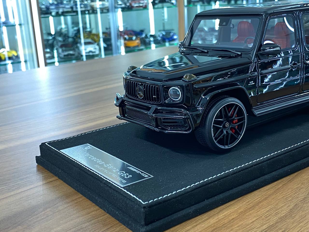 1/18 Resin Model - Mercedes-Benz AMG G63 with Removable Grill (Black/Red Interior)