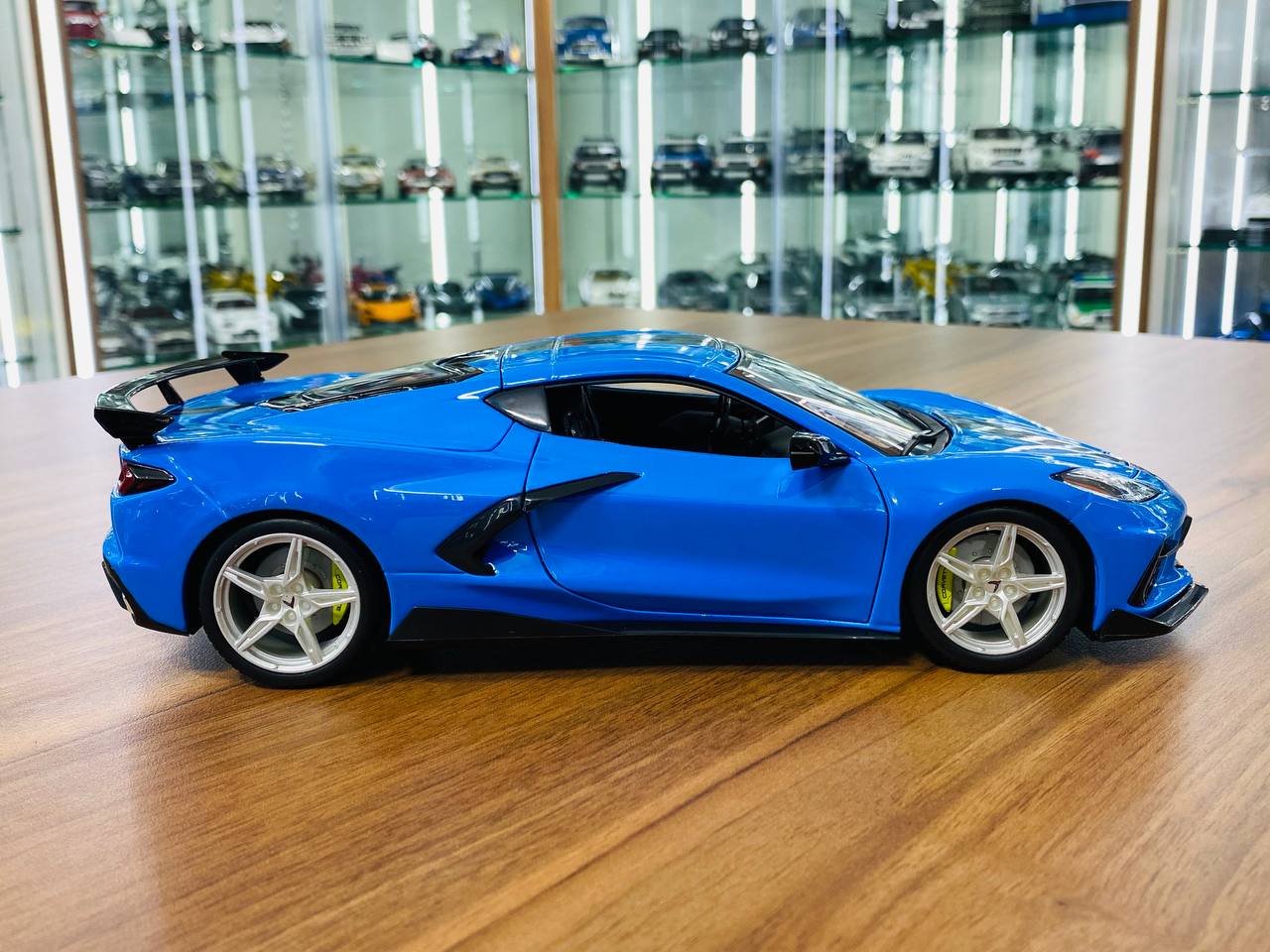 1/18 Diecast Full opening  Maisto Chevrolet Corvette Stingray Coupe 2020 Blue