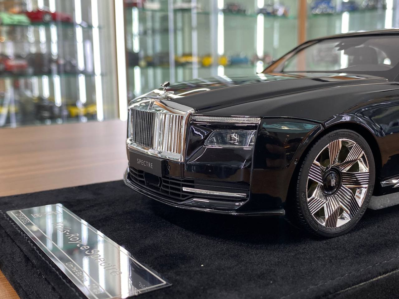 1/18 Resin Model - Rolls Royce Spectre Black by DF Model
