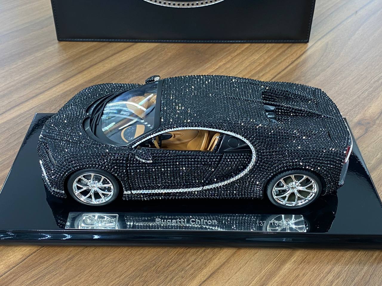 1/18 Diecast Bugatti Chiron Swarovski Crystal Limited Edition (137 out of 150) Bburago