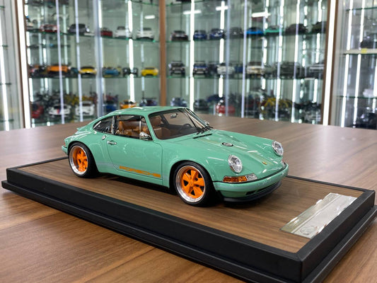 1/18 Porsche Singer 911 Timothy & Pierre in Tiffany