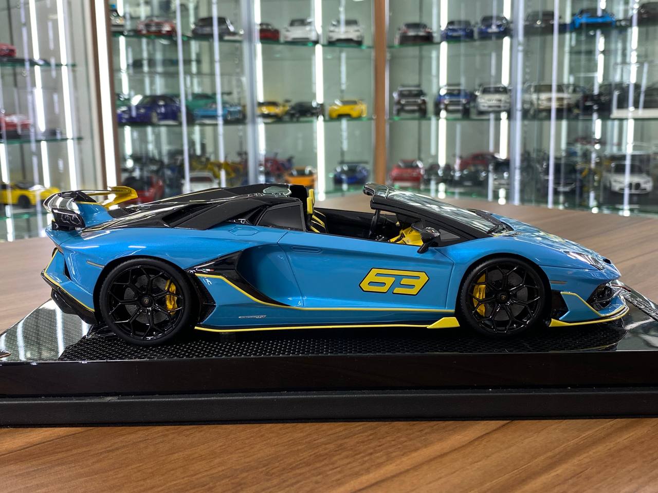 1:18 Resin Model – MR Collection Lamborghini Aventador Roadster SVJ #63 – Blue/Yellow – 1 of 1