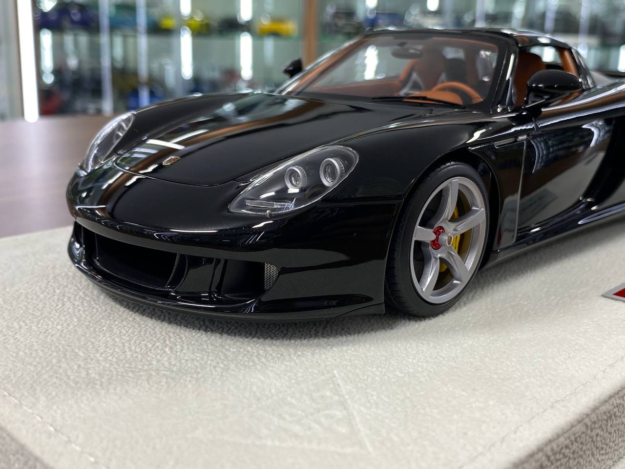 1:18 Resin Model  – Make Up Porsche Carrera GT (2004) Black Limited 60 pcs