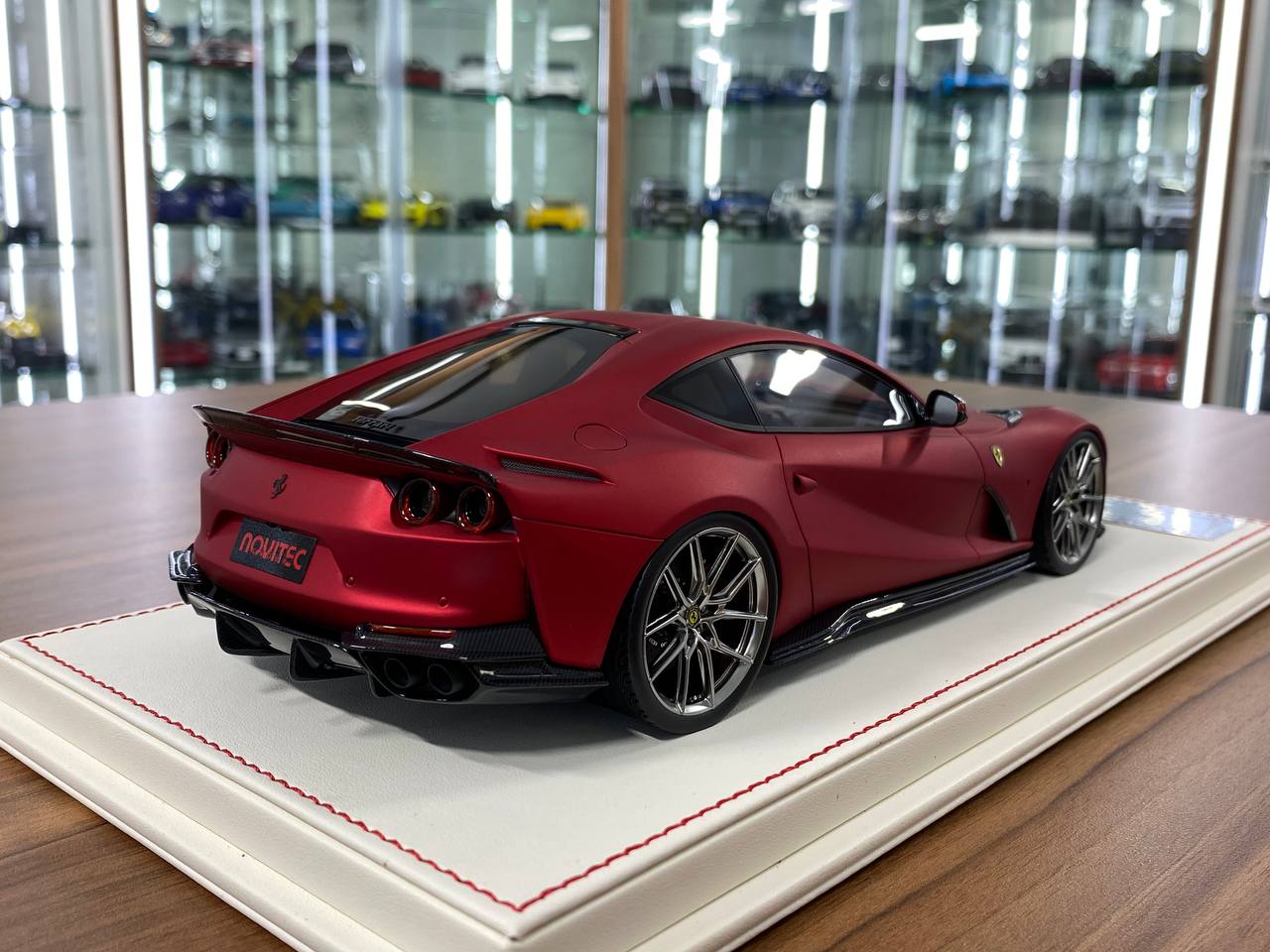 1:18 Resin – Davis & Giovanni Ferrari 812 Superfast Novitec Matt Red Limited 1 of 1