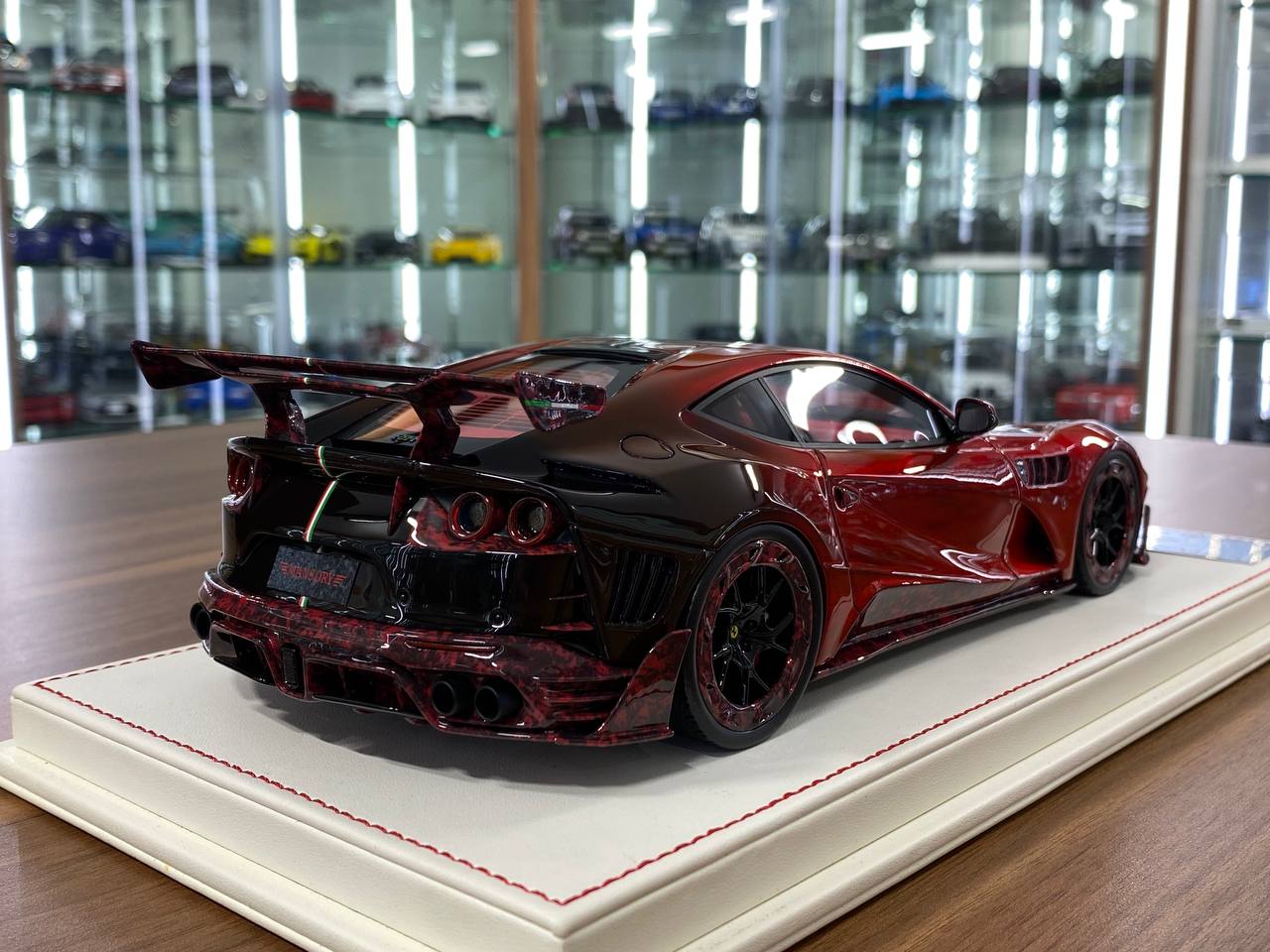 1:18 Resin  – Davis & Giovanni Ferrari 812 Stallone Mansory Red / Italian Flag Limited 1 of 1