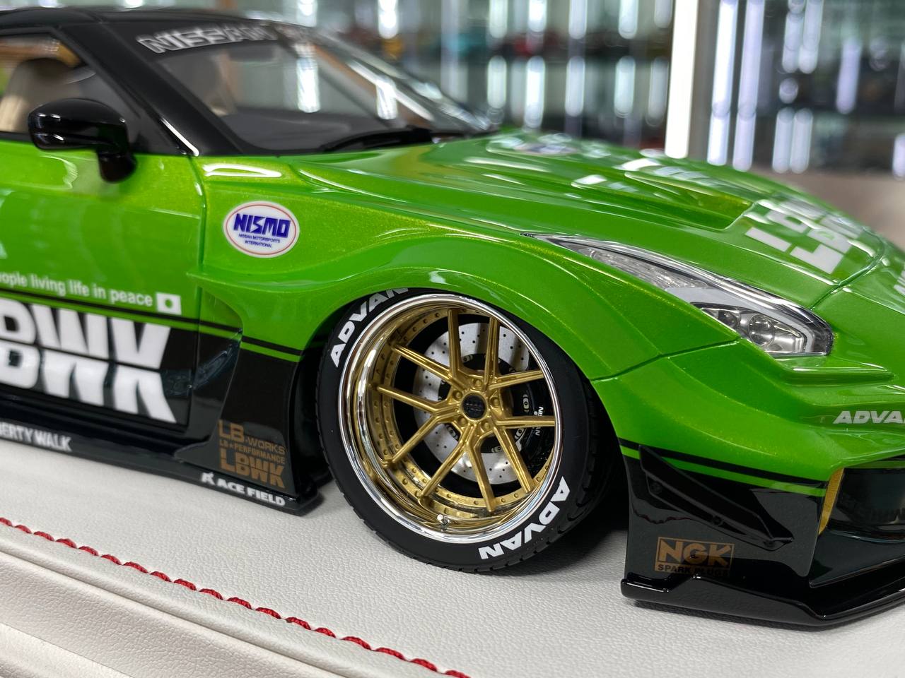 1/18 Resin  – Davis & Giovanni Nissan R35 GT-RR LBWK Metallic pearl green / dark green with decals Limited- 6 pcs