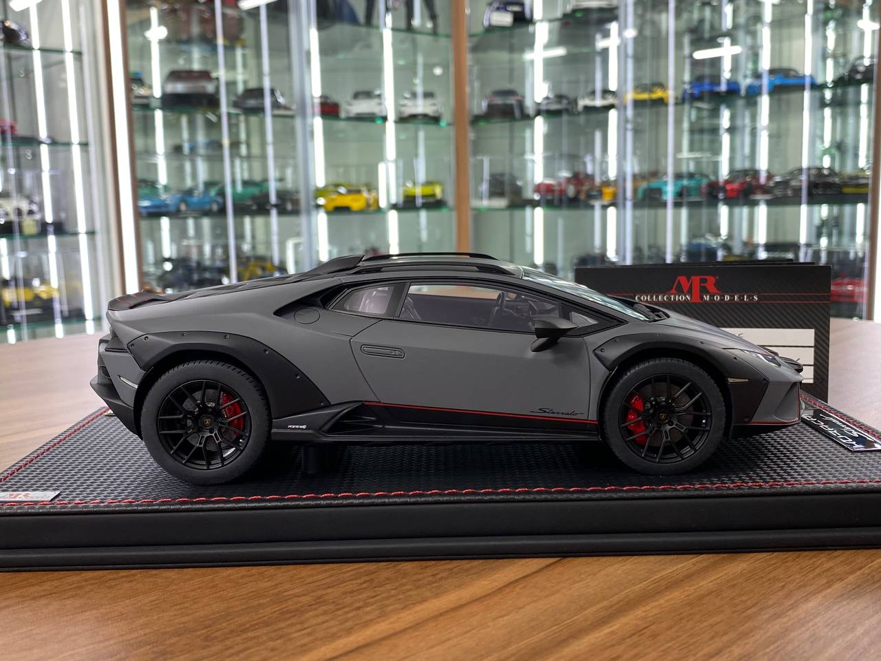 1/8 Resin MR Collection Lamborghini Huracan Sterrato Grigio Vulcano Ltd.Edn.99 pcs