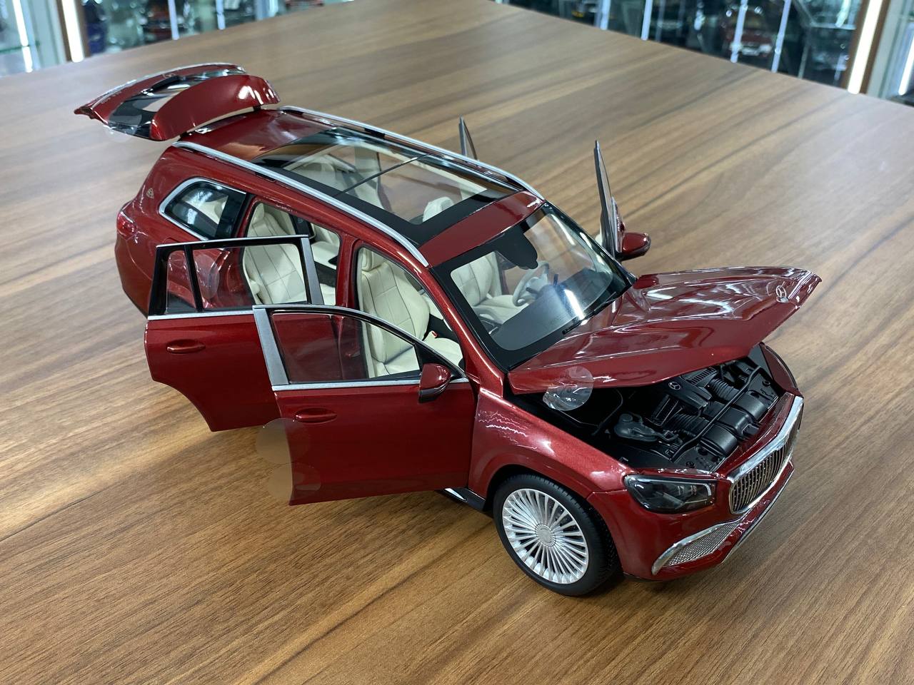 1/18 Diecast Mercedes-Maybach GLS 600 4MATIC Paragon Scale Model Car