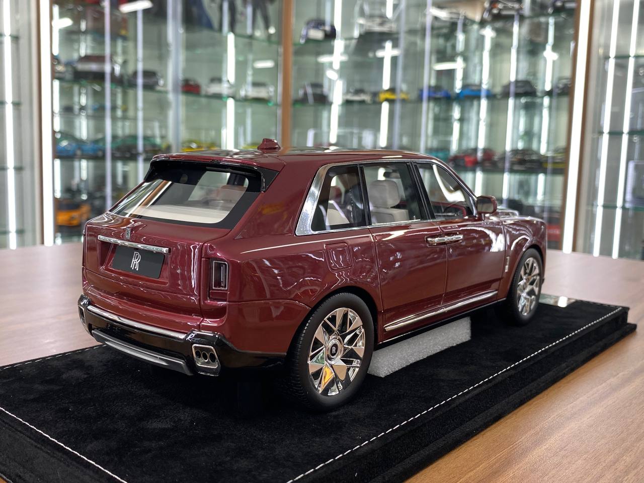 1/18 Resin H&H Rolls Royce Cullinan Series II Wildberry Rose Ltd.Edn.30pcs