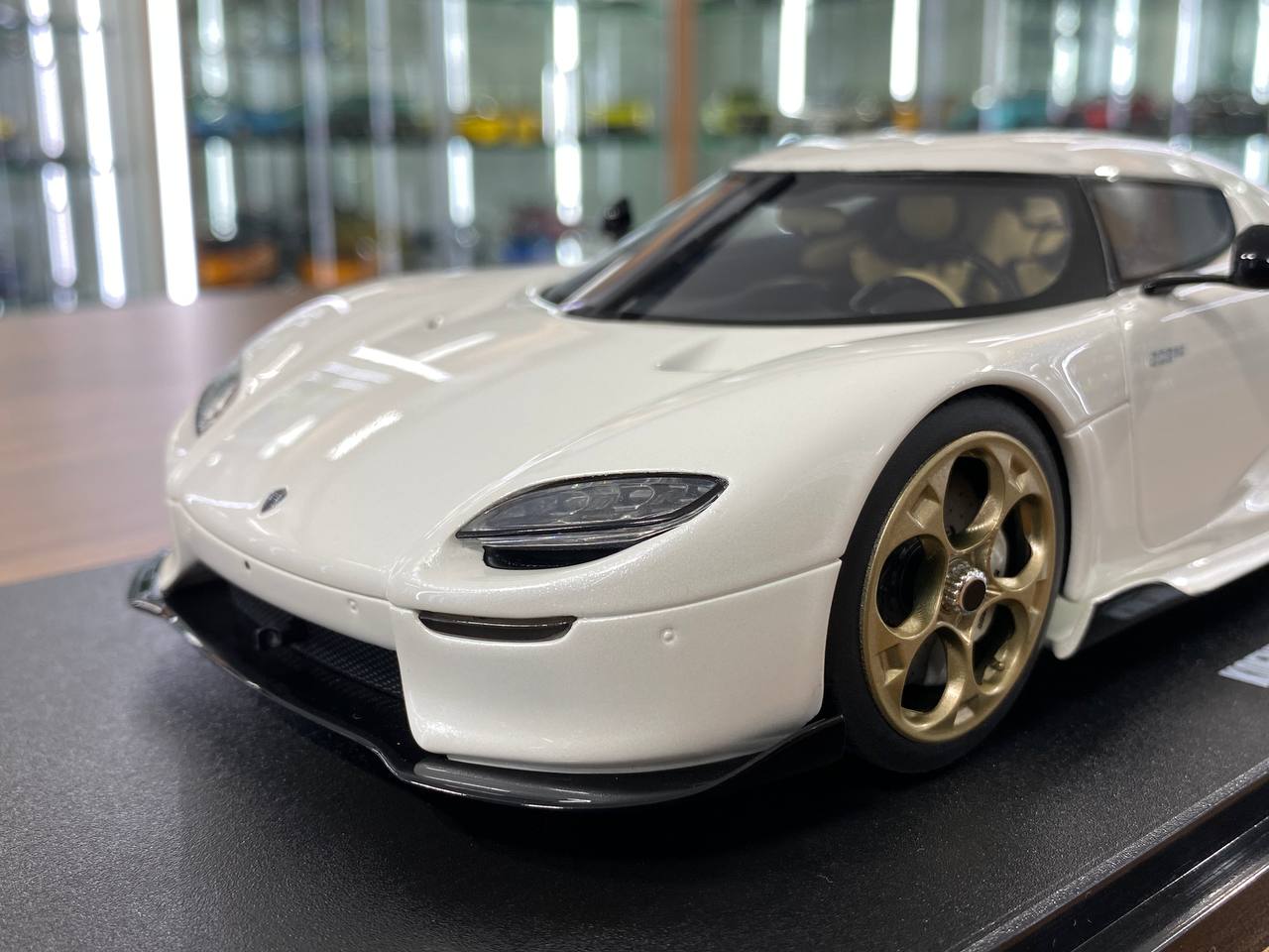 1/18 Resin Model GT Spirit Koenigsegg CC850 - White Limited Edition