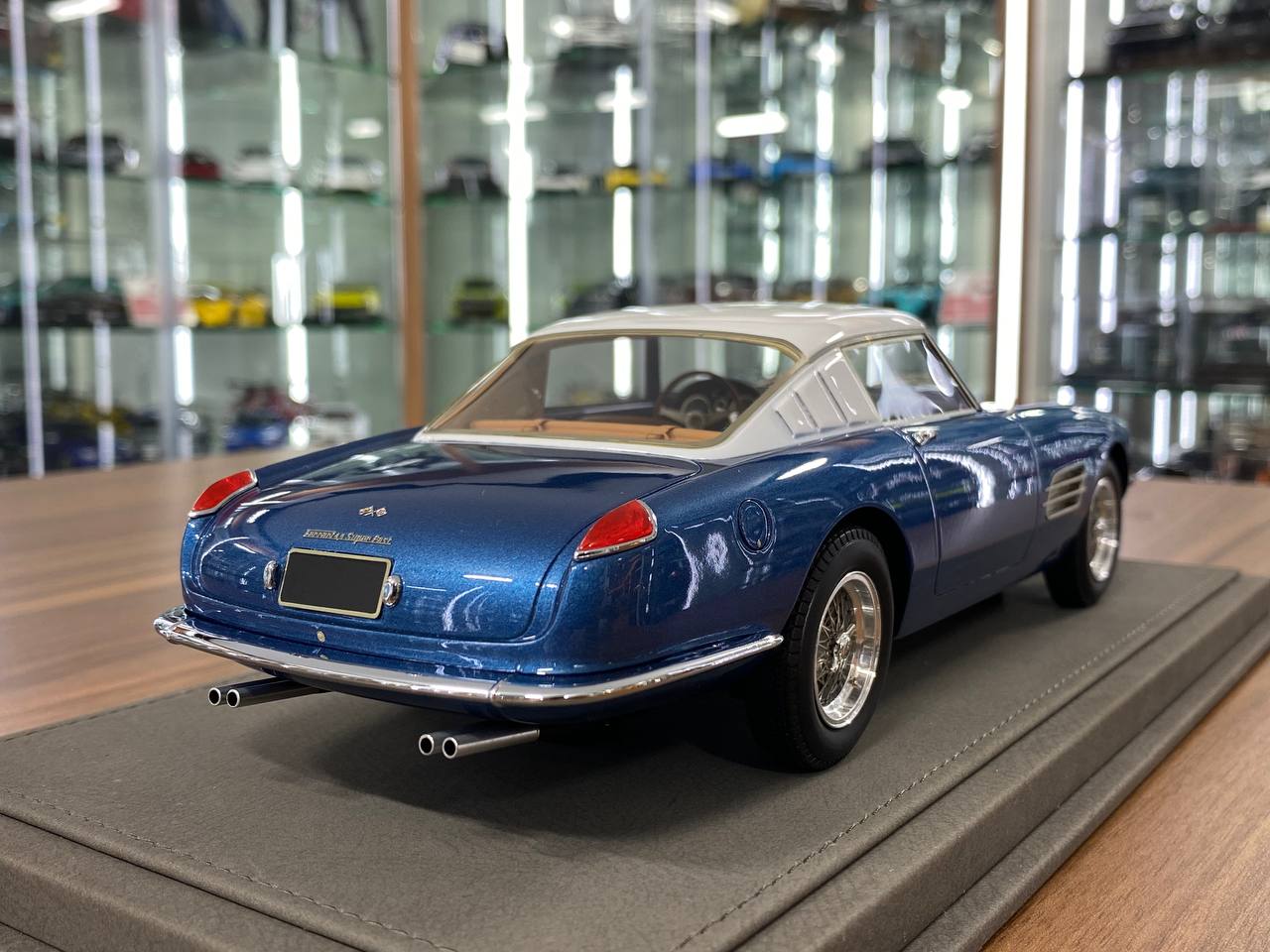 1/18 Resin Model – BBR Deluxe Ferrari Superfast 4.9 (1957) Metallic Light Blue / White Limited Edition: 500 pcs