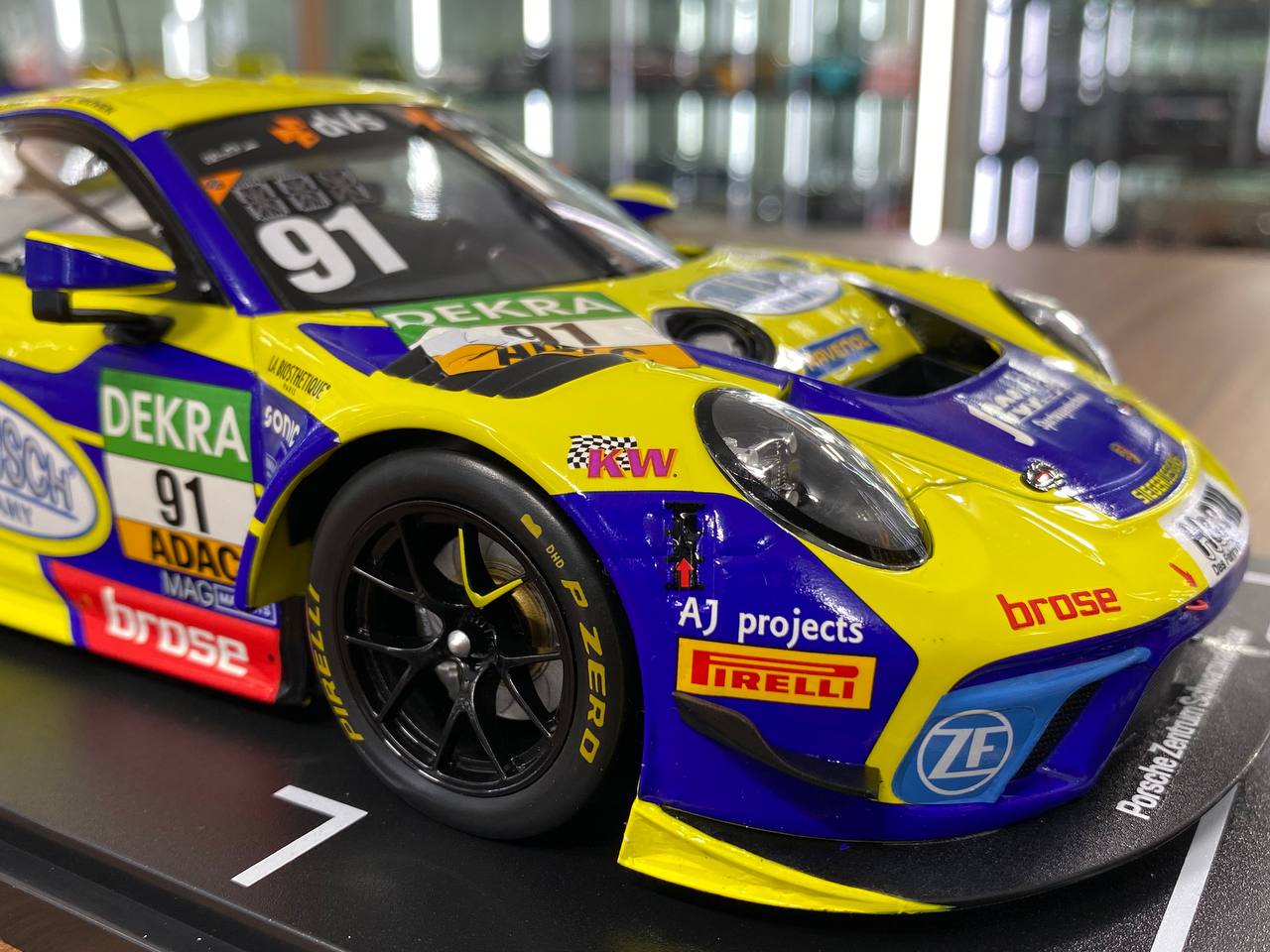 1/18  Diecast  ixo Models PORSCHE 911 GT3 R #91 C. Engelhart, A. Güven Racing yellow/ blue