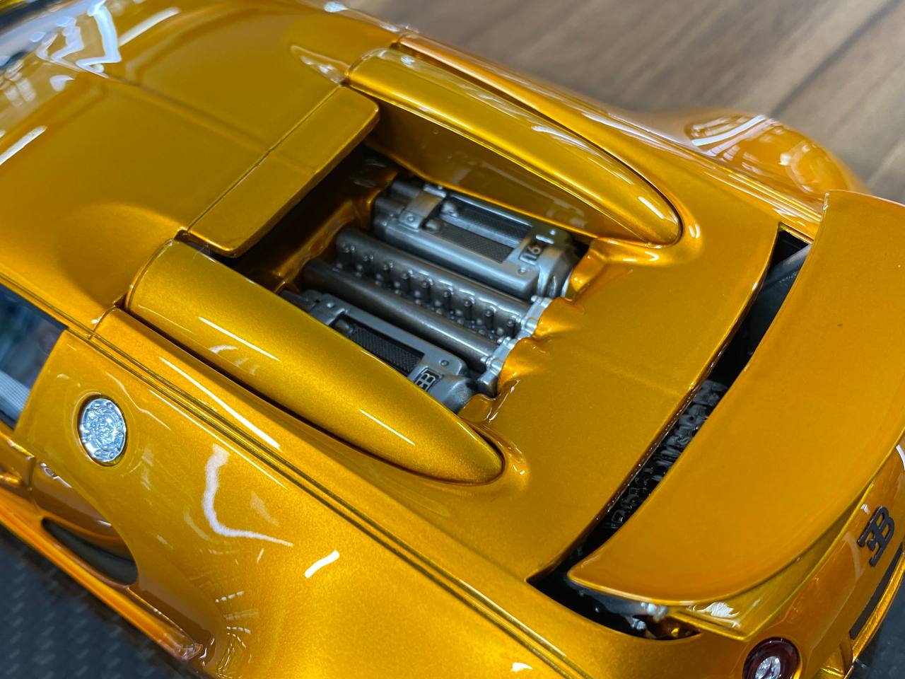 1/18 Resin Model – Bugatti Veyron | Ultra Unique | Gold | Limited 20 pcs