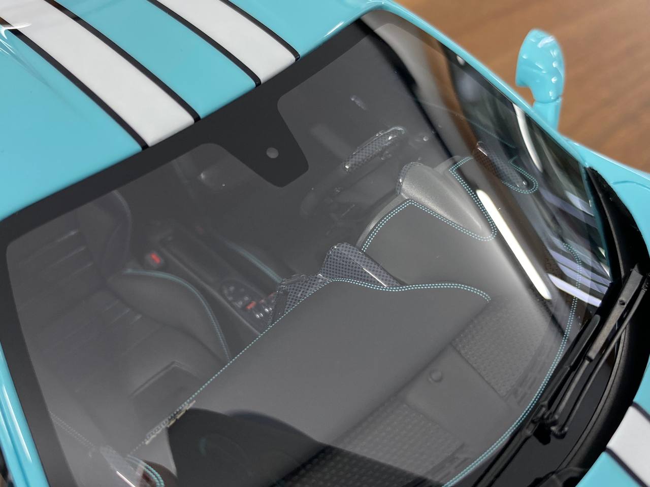 1/18 Resin Davis & Giovanni Ferrari 458 Speciale Tiffany Blue / White, Black Stripe Limited Edition: 20 pcs