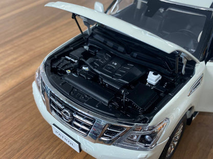 1/18 Nissan Patrol Y62 Paudi White Model Car