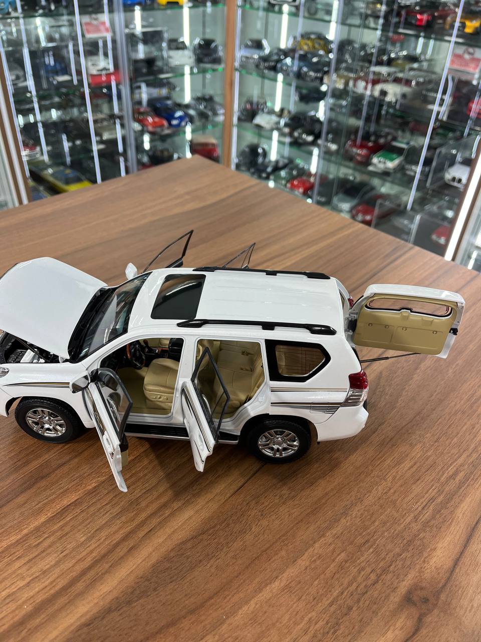 1/18 Diecast full opening  Faw Toys Land Cruiser PRADO 2009 White