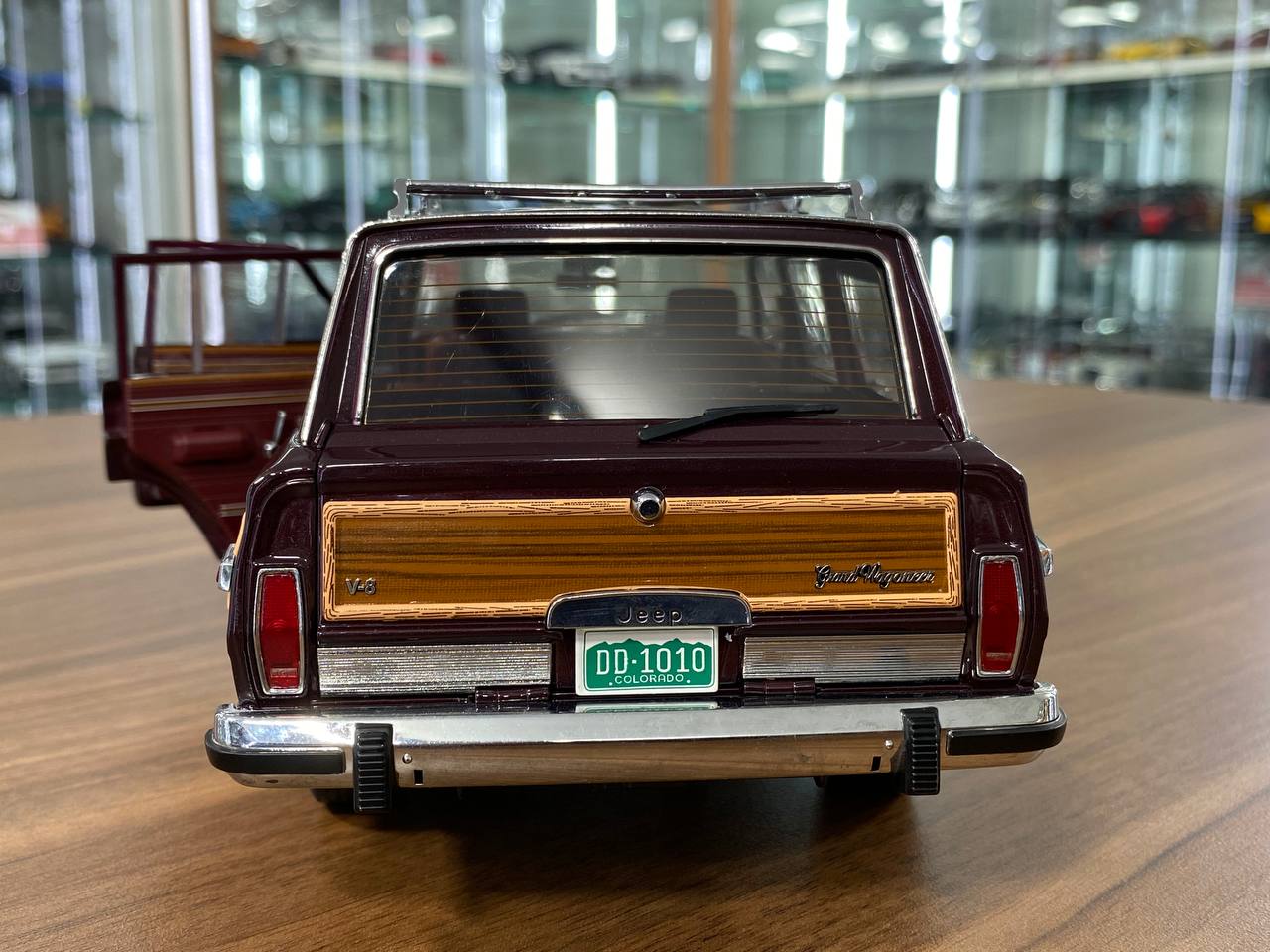 1/18 Diecast Jeep Grand Wagoneer 1991 Black Cherry | DD Model | Full Openings